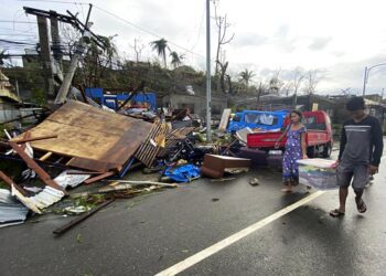 Typhoon leaves 31 dead, many homes roofless in Philippines