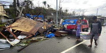 Typhoon leaves 31 dead, many homes roofless in Philippines