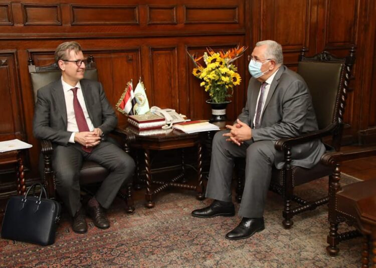 Egypt, Russia discuss means to boost agricultural co-operation 1 - Egyptian Gazette Minister of Agriculture El-Said el-Qosair (R) and Deputy Minister of Agriculture Sergey Levin.