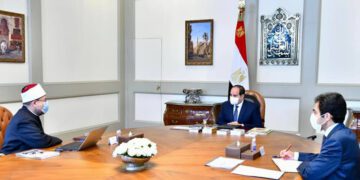 Sisi calls for promoting imams’ skills to enhance performance of preaching