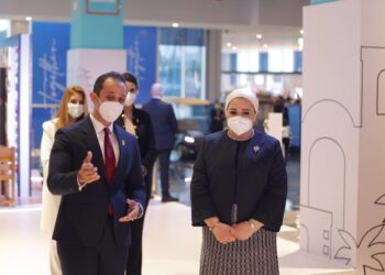 Egypt’s First Lady opens ”Decent Life” exhibition at WYF