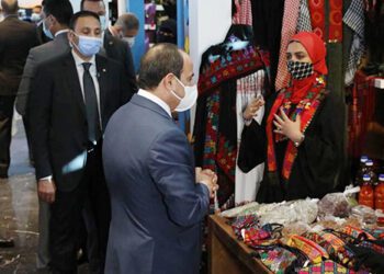 Sisi inspects “Misr Sinai” handicraft exhibition in Sharm El Sheikh