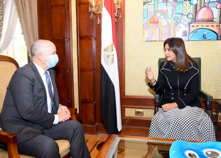 Minister of State for Emigration Nabila Makram during her meeting with the Canadian Ambassador in Cairo Louis Dumas.