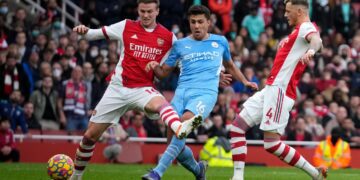 City moves 11 points clear, Spurs close on top four