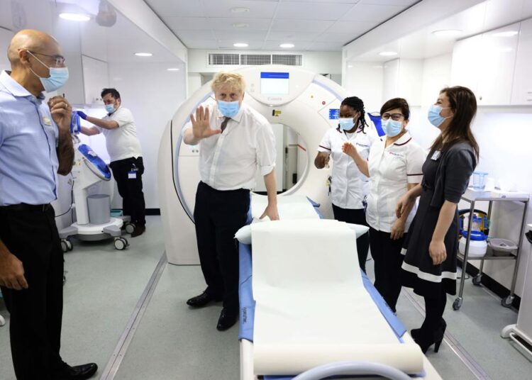 UK lifts Covid restrictions, says omicron wave ‘has peaked’ 1 - Egyptian Gazette