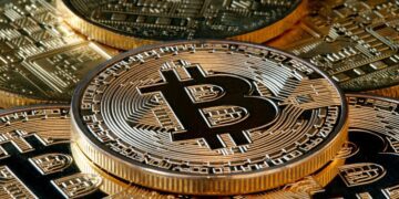 Bitcoin slips ahead of hunt for rate clues in US payrolls