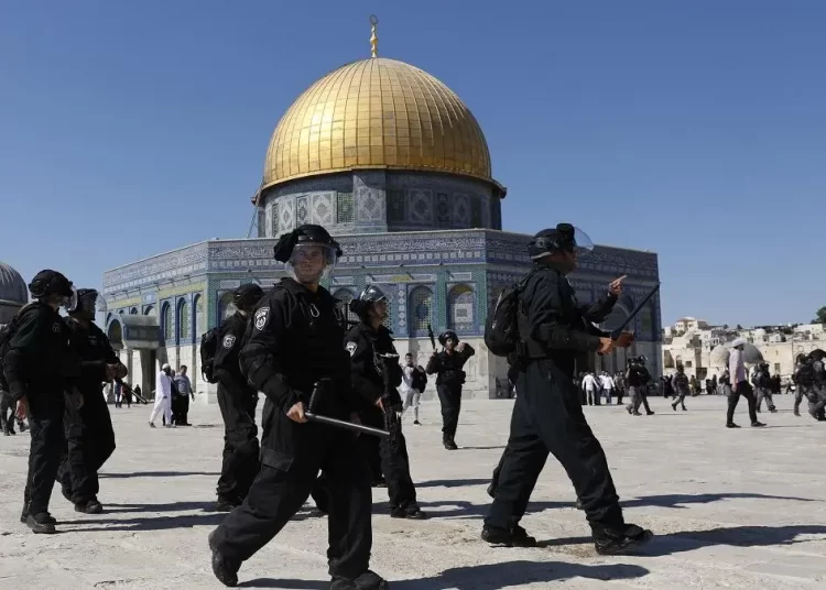 Israeli settlers storm Al Aqsa Mosque 2 - Egyptian Gazette Israeli settlers storm Al Aqsa Mosque 1 - Egyptian Gazette
