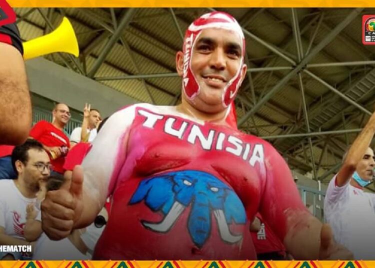 Tunisia's Wahbi Khazri (R) vies for the ball with Mauritania's El Hassen Houbeibib, during the AFCON 2021 group F match in Limbe.