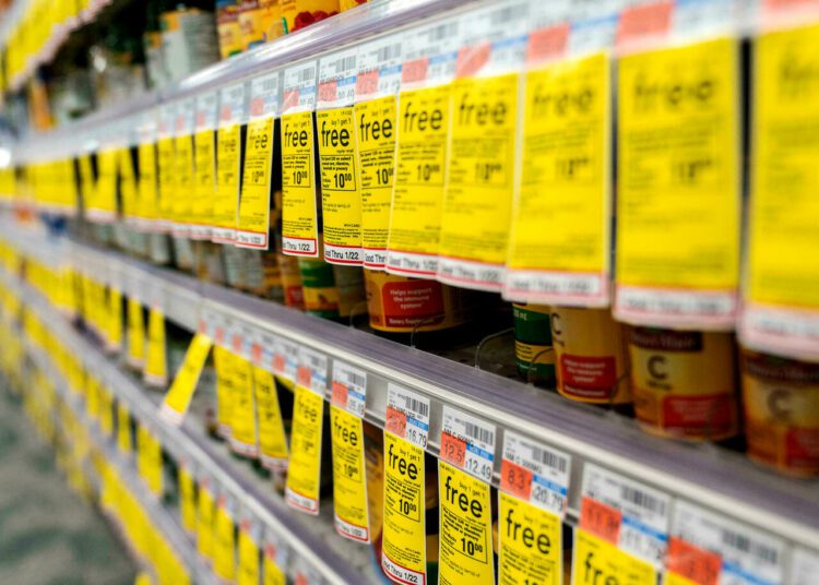 Record US inflation growing concern for Fed, business 1 - Egyptian Gazette Wholesale prices for US goods and services increased by a record amount in 2021 but the rate of increase showed signs of easing in the final month of the year.