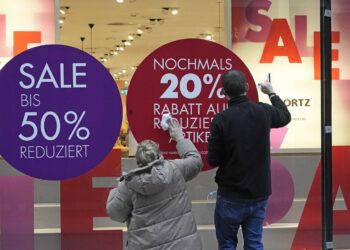 Omicron leaves Germany on brink of recession as growth dips