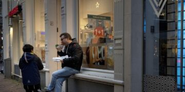 In southern Dutch town, cafes open in lockdown protest 1 - Egyptian Gazette In southern Dutch town, cafes open in lockdown protest