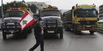 Strike paralyzes Lebanon as economic conditions worsen