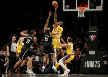 Lakers beat Nets in Davis’ return, Clippers rally to stun Wizards