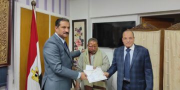 Worker saves Giza school from fire