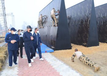 Defence Chief inspects training activities at Military College