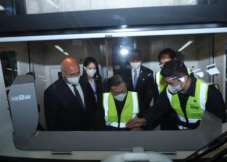 S. Korea's Moon visits Third Metro Line 1 - Egyptian Gazette President Moon (middle) checking the driver's compartment in one of the South Korean trains during his tour in Third Metro Line on Friday.
