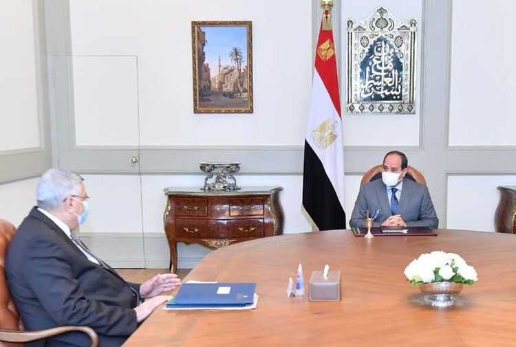President Abdel Fattah El Sisi during his meeting on Wednesday with Presidential Advisor for Health and Prevention Affairs, Mohamed Awad Tageddine.