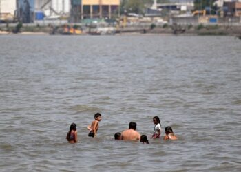 Argentine capital swelters in heat wave
