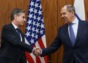 US, Russia promise to work to ease tensions