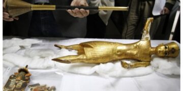 3 people arrested with objects believed to be antiquities