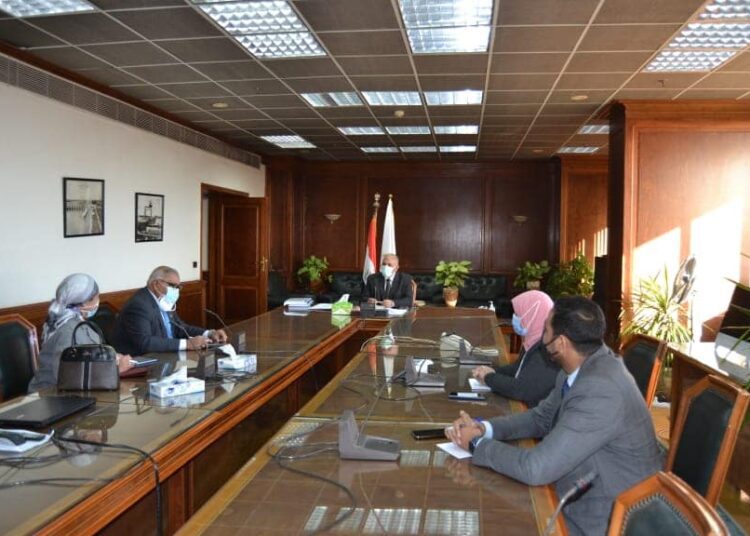 Irrigation min., WFP country director review bilateral co-operation 1 - Egyptian Gazette Irrigation Minister Mohamed Abdel Aati during his meeting yesterday with WFP Country Director Praveen Agrawal.