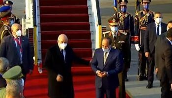 Sisi welcomes his Algerian counterpart at Cairo airport
