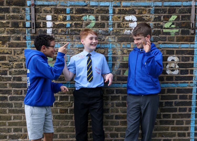 English school children to wear masks to tackle Omicron surge 1 - Egyptian Gazette England was the only one of the four UK nations where face coverings were not previously recommended in the classroom.