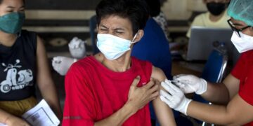 Third COVID wave looms in Indonesia as omicron spreads