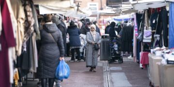 UK consumer prices rise at fastest pace in almost 30 years