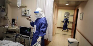 Omicron could lead Israel to herd immunity, health official says