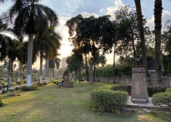 Horreya garden: Poets and national heroes in stone