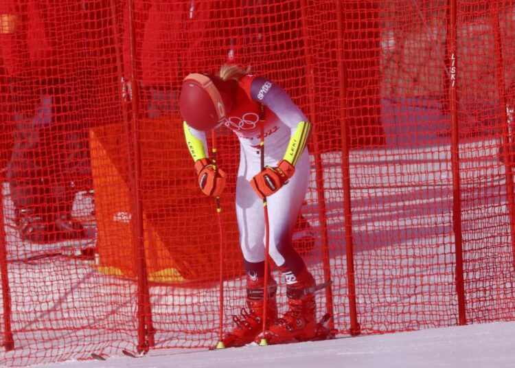 Shiffrin’s fall in Olympic giant slalom will stick with her 1 - Egyptian Gazette