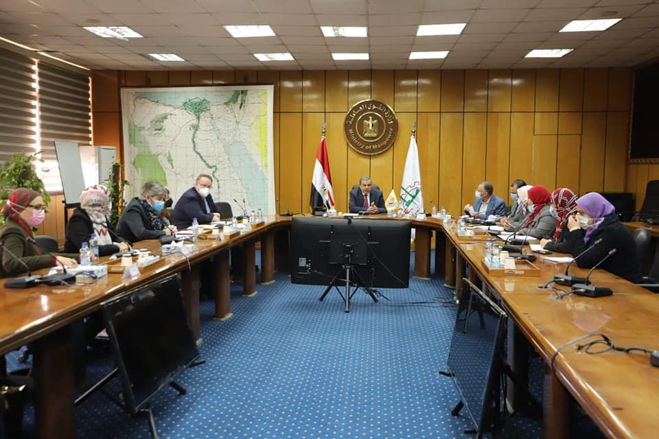 Manpower min., ILO director discuss national employment strategy in Egypt 2 - Egyptian Gazette