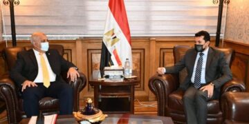 Sports min. confers with head of ESF on Egypt's hosting of ISSF World Cup 1 - Egyptian Gazette Sports min. confers with head of ESF on Egypt’s hosting of ISSF World Cup