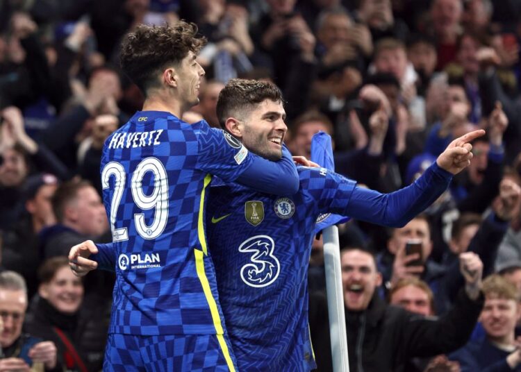 Soccer Football - Champions League - Round of 16 First Leg - Chelsea v Lille - Stamford Bridge, London, Britain - February 22, 2022 Chelsea's Christian Pulisic celebrates scoring their second goal with Kai Havertz REUTERS/David Klein