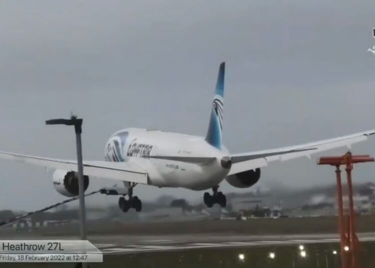 EgyptAir hails success of London flight captain in landing skillfully at Heathrow airport despite storm 1 - Egyptian Gazette
