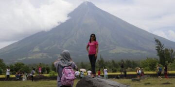 Philippines welcomes back foreign tourists for first time in two years