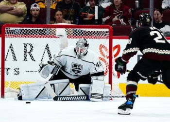 Arvidsson scores twice in Kings’ 3-2 win over Coyotes