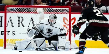 Arvidsson scores twice in Kings’ 3-2 win over Coyotes