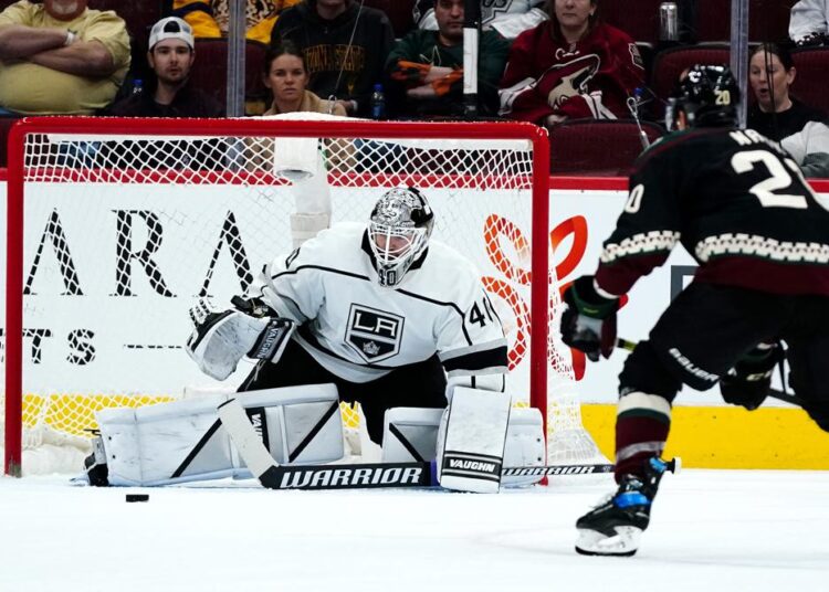 Arvidsson scores twice in Kings’ 3-2 win over Coyotes 2 - Egyptian Gazette Arvidsson scores twice in Kings’ 3-2 win over Coyotes 1 - Egyptian Gazette