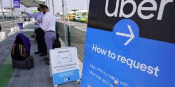 Uber posts 4Q profit as ride-hailing service bounces back