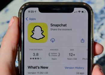 Snap beats revenue estimates in recovery from Apple privacy changes