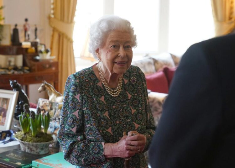 Queen still has mild Covid symptoms, cancels online meetings 1 - Egyptian Gazette