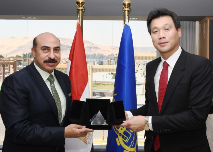 South Korean Ambassador to Egypt Hong Jin Wook posing for photo with Aswan Governor Ashraf Attia Abdel Bari after their talks.