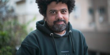 Egyptian director deceives time with photos