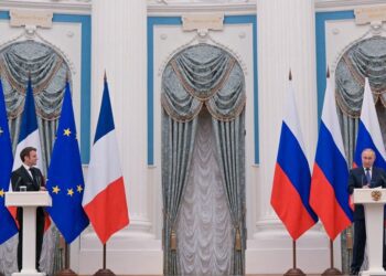 Paris: Putin agreed to start no new manoeuvres near Ukraine for now