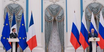 Paris: Putin agreed to start no new manoeuvres near Ukraine for now
