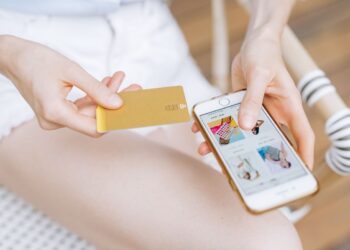 Apple to turn iPhones into payment terminals