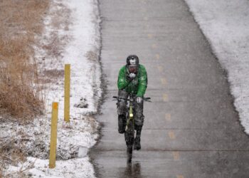Winter storm, packing heavy snow and rain, sweeps across eastern US