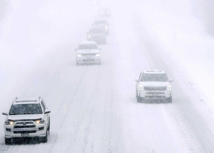 Snow moves into Northeast; a foot possible in many areas 1 - Egyptian Gazette Cars drive on snow covered Interstate 495 North in nearly whiteout conditions during a winter storm in Haverhill.